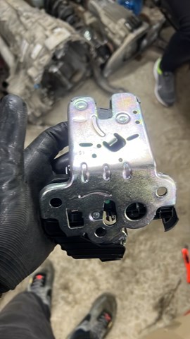 Замок и ручка двери задка 4H0827505A VAG