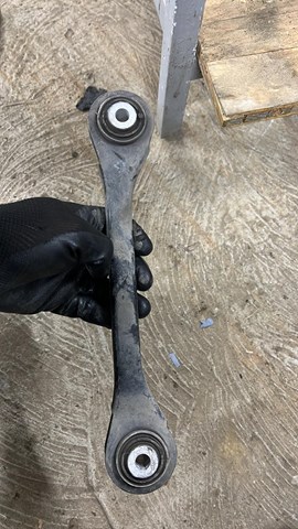 Рычаг задней подвески поперечный 8K0501529L VAG