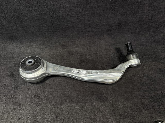 Передний нижний рычаг 31106879850 BMW