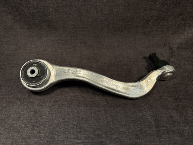 Рычаг передний нижний левый 31106894661 BMW