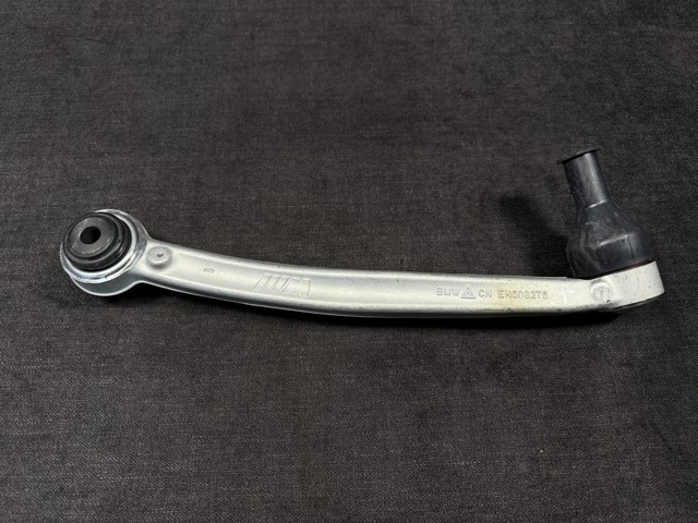 Правый рычаг передней нижней подвески 31108095666 BMW