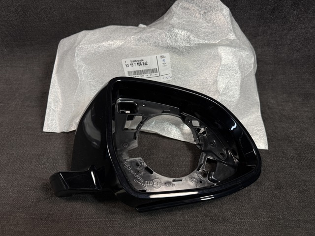 Накладка правого бокового зеркала 51167468242 BMW