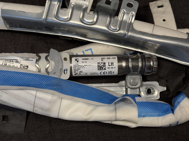 Левая шторка безопасности 72127428061 BMW