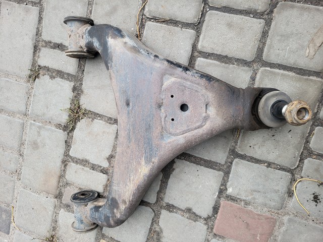 VAG 2D0407022B Рычаг передней подвески нижний правый в наличии Украина