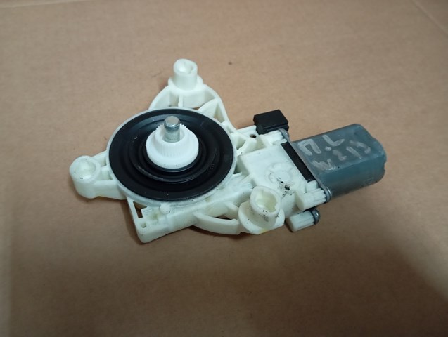 MERCEDES A0009065806 Мотор стеклоподъемника двери передней левой в наличии Украина