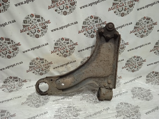 Нижний правый рычаг передней подвески 0352065 OPEL