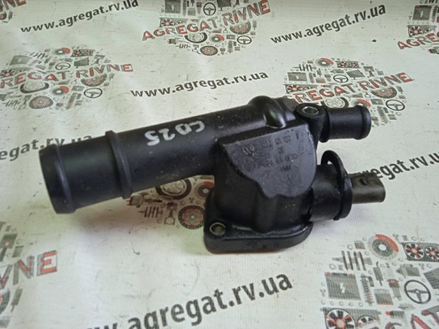 Фланец системы охлаждения 03G121132B VAG