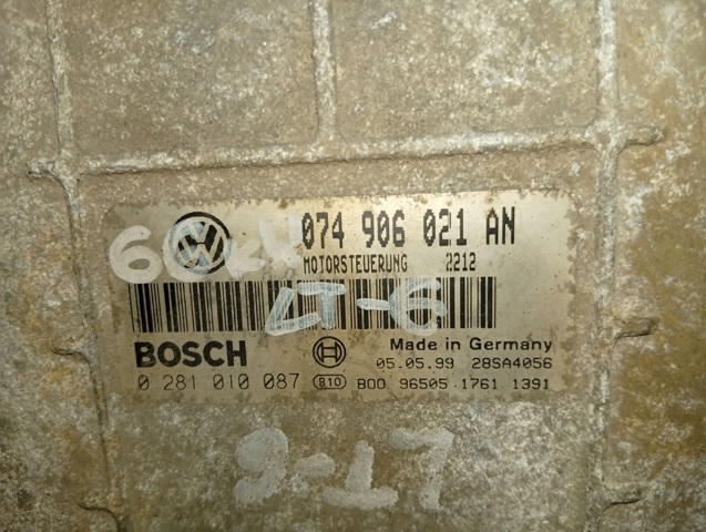 ЭБУ двигателем 074906021AN VAG