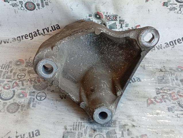 113320021R RENAULT Кронштейн подушки (опоры) двигателя передней купить в Николаев