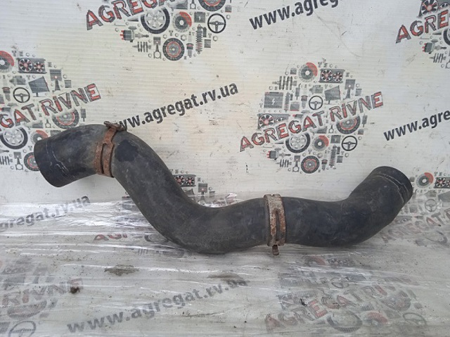 Патрубок системы охлаждения 13136150 OPEL