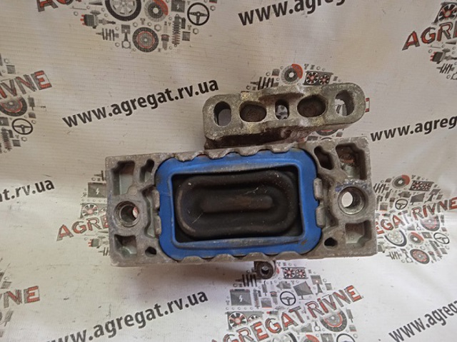 Правая подушка ДВС 1K0199262 VAG