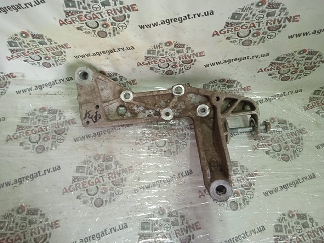 Кронштейн передней балки 1K0199296F VAG