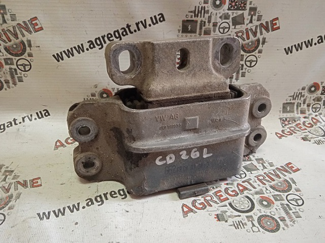 Левая опора двигателя 1K0199555 VAG