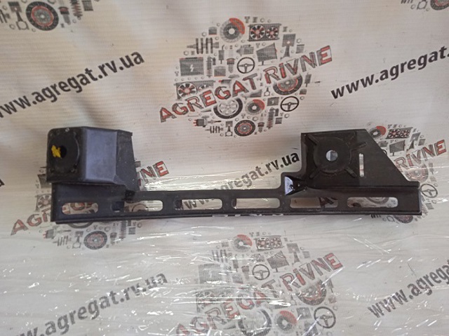 Кронштейн бампера переднего, правый 1T0807890B VAG