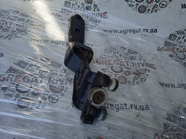 2K0843336A VAG Ролик двери боковой (сдвижной) правый центральный задний купить в Житомир
