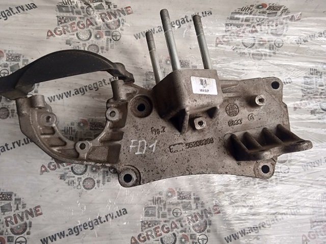 Кронштейн подушки (опоры) двигателя, правой 55208369 FIAT