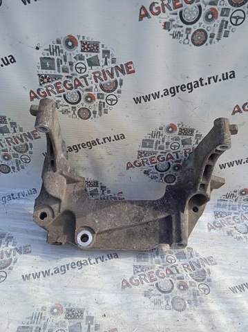 Кронштейн подушки КПП 55219008 OPEL