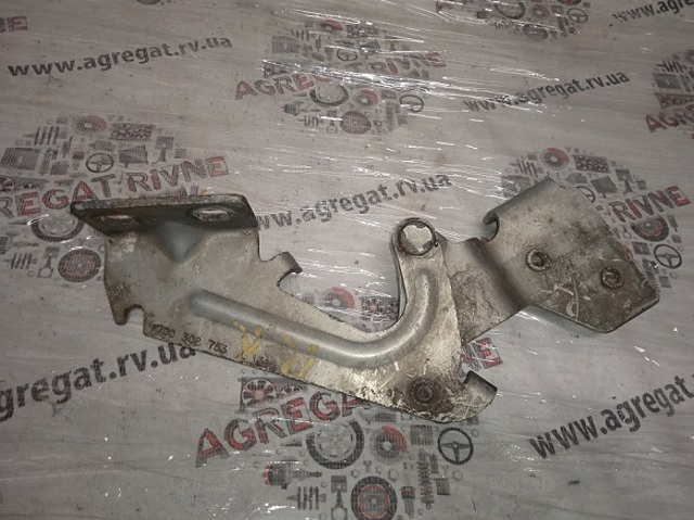 Петля капота, левая 7700302753 RENAULT