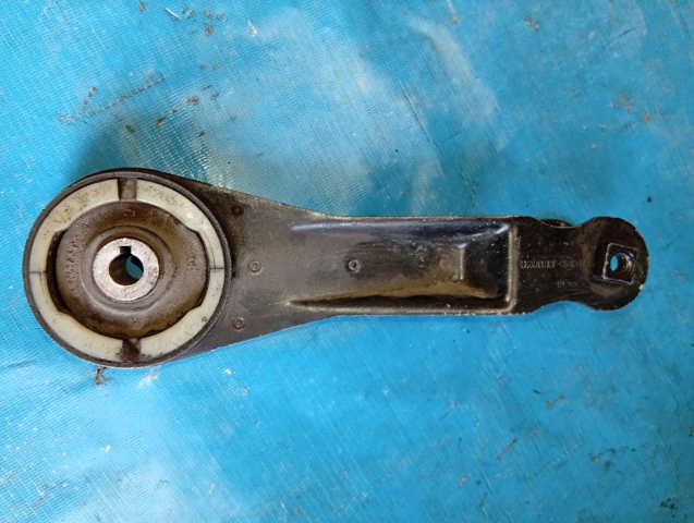 Задняя подушка двигателя 8200084942 RENAULT