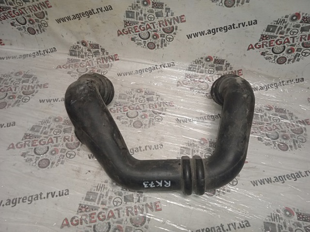 Патрубок воздушный, выход из турбины/компрессора (наддув) 8200229554 RENAULT