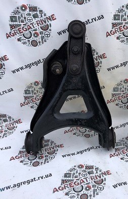 Рычаг передней подвески нижний, правый 8200254166 RENAULT