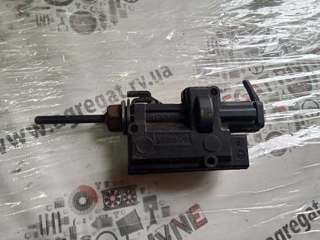 Мотор-привод открытия лючка бака 8200313376 RENAULT