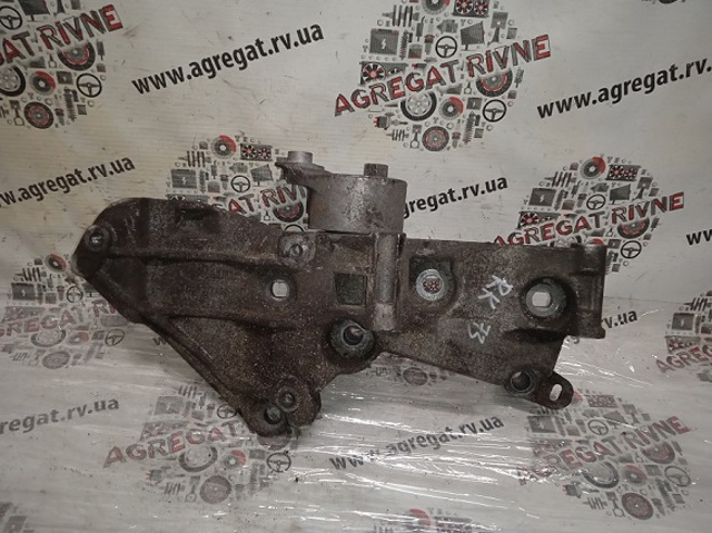 Кронштейн крепления генератора 8200327134 RENAULT