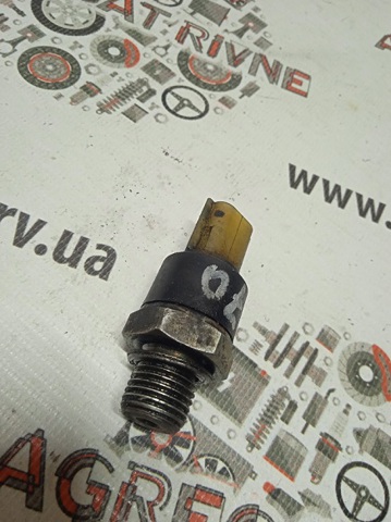 Датчик указателя давления масла Рено Клио 2