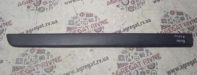 Накладка передней двери 8200439111 RENAULT