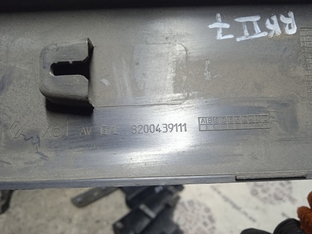 RENAULT 8200439111 Молдинг двери передней левой в наличии Украина