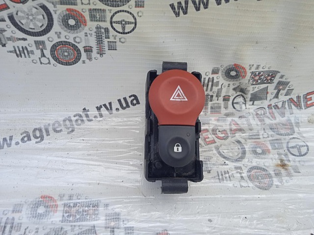 Кнопка аварийной сигнализации 8200523299 RENAULT