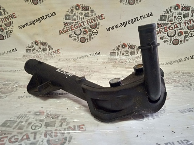 Фланец двигателя системы охлаждения 8200552604 RENAULT