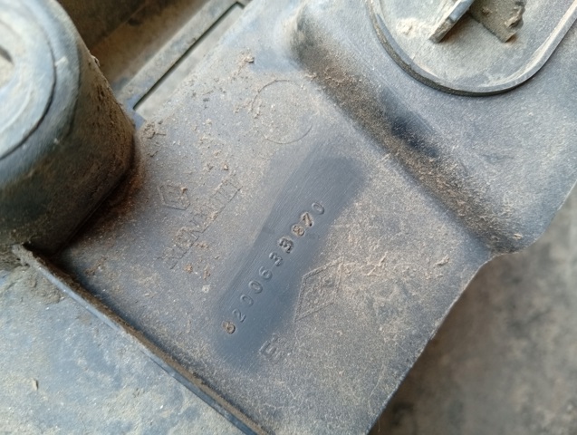 RENAULT 8200633870 Кронштейн бампера заднего центральный в наличии Житомир