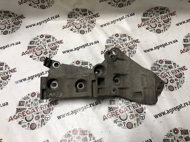 Кронштейн крепления генератора 8200669494 RENAULT