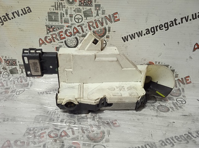 Замок двери водителя 828406 PEUGEOT