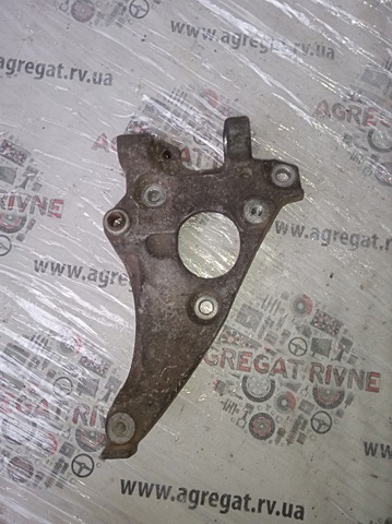 Кронштейн компрессора кондиционера 9672950980 PEUGEOT
