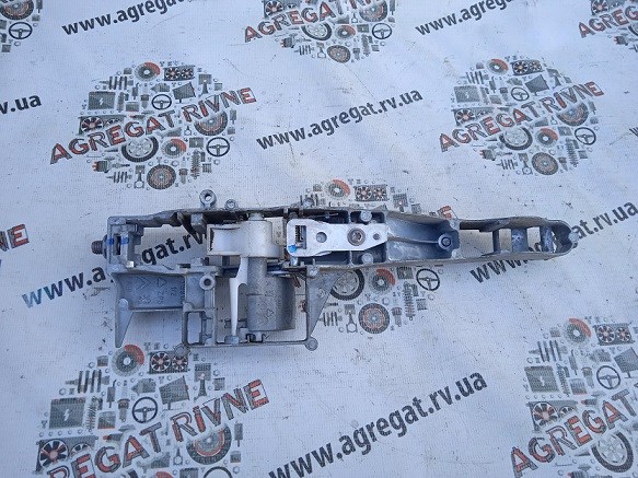 Держатель наружной ручки двери, передней правой 9680168580 PEUGEOT