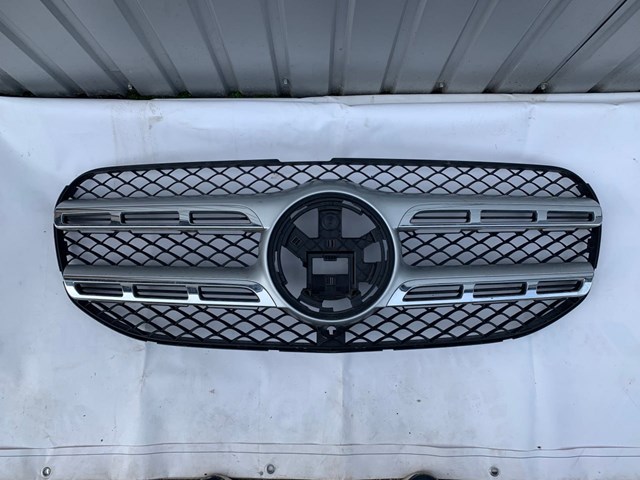 Облицовка радиатора 1678881200 MERCEDES