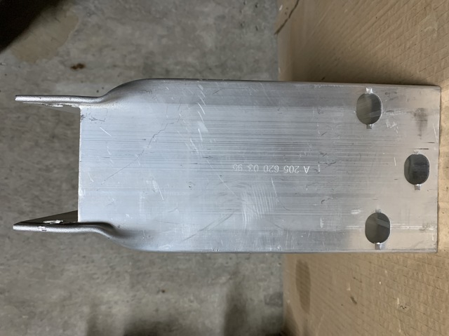 Кронштейн усилителя переднего бампера 2056200395 MERCEDES