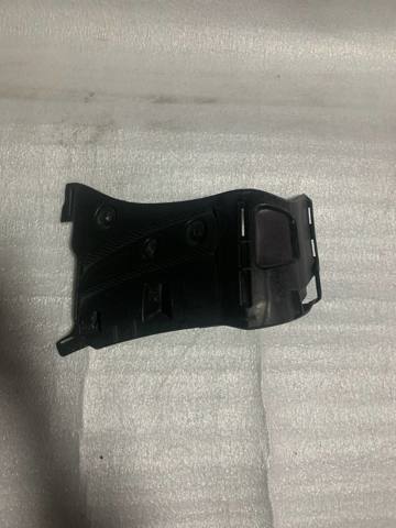 Кронштейн бампера переднего, правый 2218852623 MERCEDES
