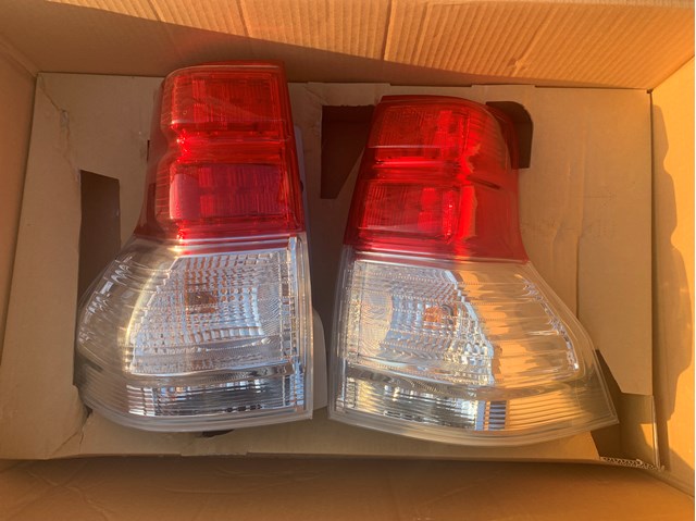 Фонарь задний левый 8156160831 TOYOTA