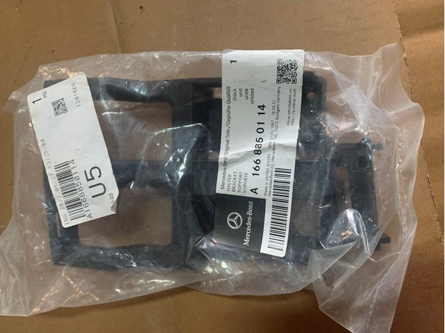 Левое крепление заднего бампера A1668850114 MERCEDES