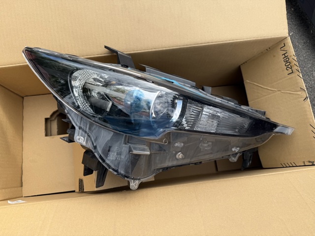 Фара комбинированная, передняя KB8M51031F MAZDA