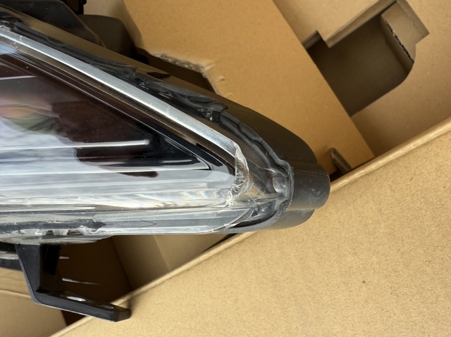 MAZDA KB8M51031F Правая фара в наличии Сумы
