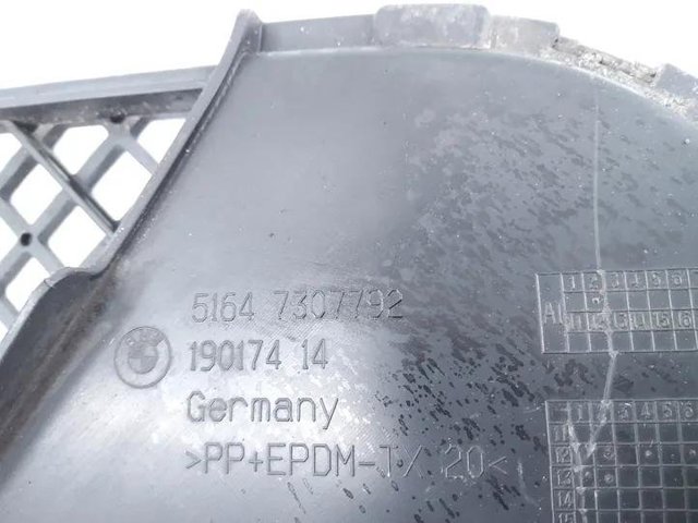 51117303752 BMW Решетка бампера переднего центральная купить в Павлоград