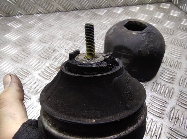 8D0199382AE VAG Подушка (опора) двигателя правая купить в Черновцы