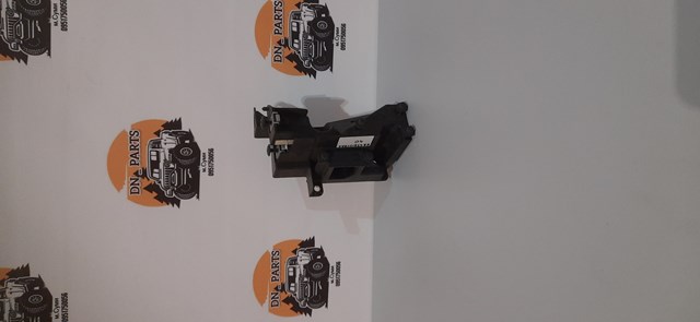 Кронштейн передней панели левый 68438519AA CHRYSLER