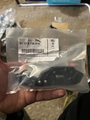 51118738614 BMW Направляющая переднего бампера правая купить в Харьков