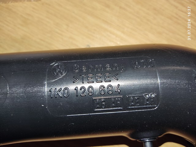 VAG 1K0129684AF Патрубок дроссельной заслонки в наличии Хмельницкий