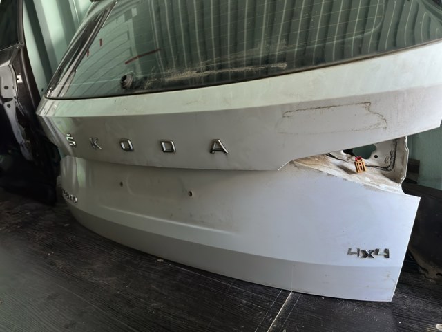 Крышка багажника 565827025C VAG